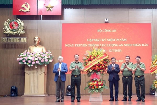 Tiếp lửa truyền thống, giữ vững trận tuyến an ninh