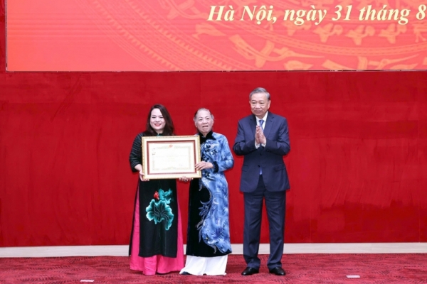 Truy tặng danh hiệu Anh hùng Lực lượng vũ trang nhân dân cho cố Bộ trưởng Bùi Thiện Ngộ