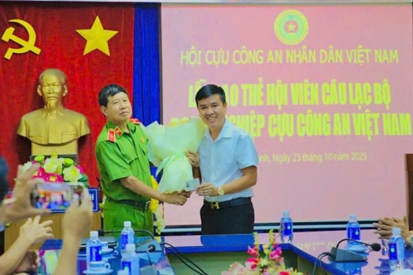 Câu lạc bộ Doanh nghiệp Cựu CAND Việt Nam tổ chức trao thẻ hội viên