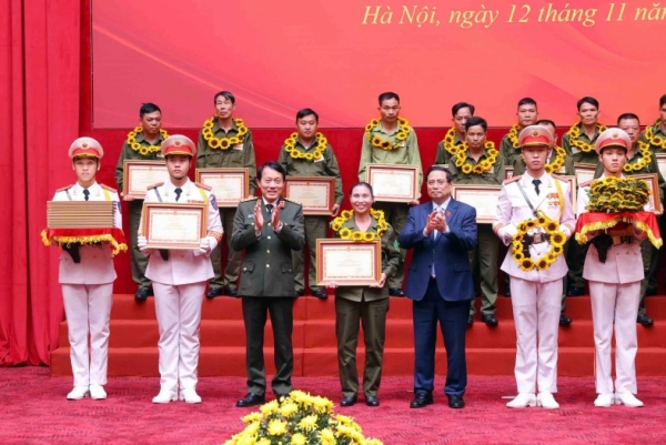 Bản lĩnh - Mưu trí - Dũng cảm - Mắt sáng - Tai thính - Nhân văn - Vì dân