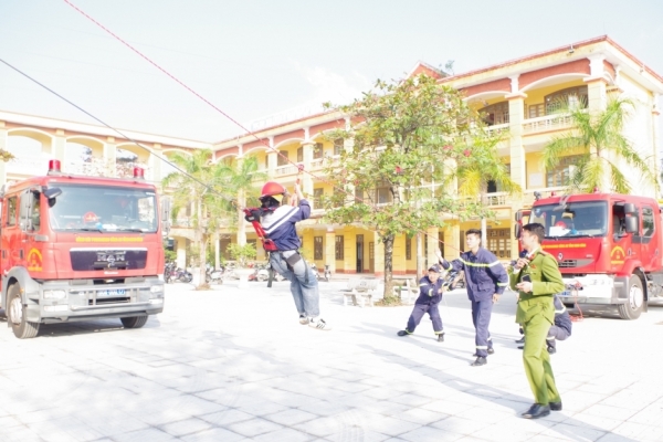 Tuyên truyền kiến thức pháp luật về PCCC và CNCH cho học sinh Trường THPT B Phủ Lý