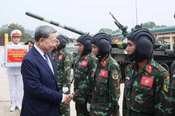 Quân đội nhân dân vững bước dưới cờ Đảng quang vinh