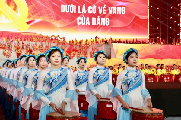 Hình ảnh ấn tượng của lực lượng CAND trong chương trình nghệ thuật chào mừng thành công Đại hội Đảng