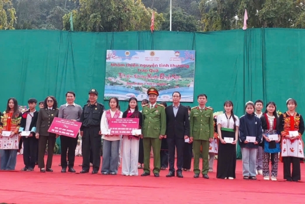 Ấm tình người chiến sĩ Công an nơi rẻo cao Phong Thổ, Bình Lư