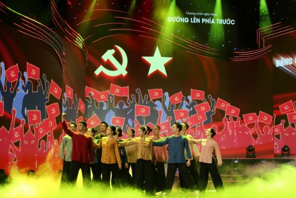 Bản hòa ca về niềm tin son sắt, vững bước tới tương lai dưới lá cờ của Đảng