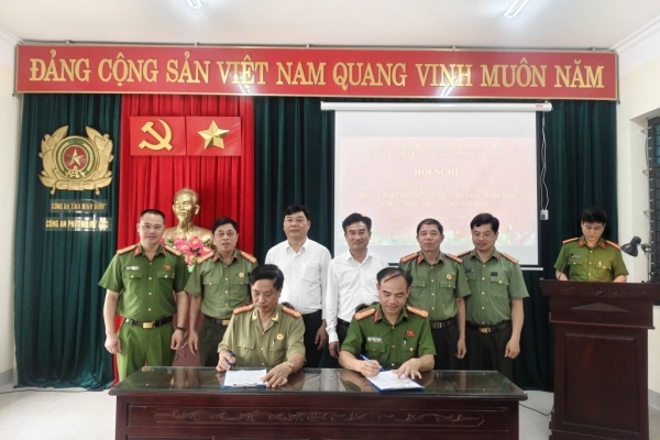 Ninh Bình: Chi hội Cựu CAND phường và Công an phường Mỹ Lộc ký kết Chương trình phối hợp trong công tác bảo đảm an ninh, trật tự