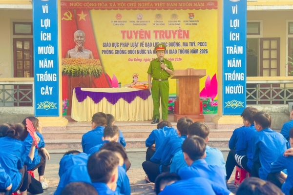Nghệ An: Tuyên truyền pháp luật và kỹ năng sống cho học sinh trường THPT Nguyễn Cảnh Chân
