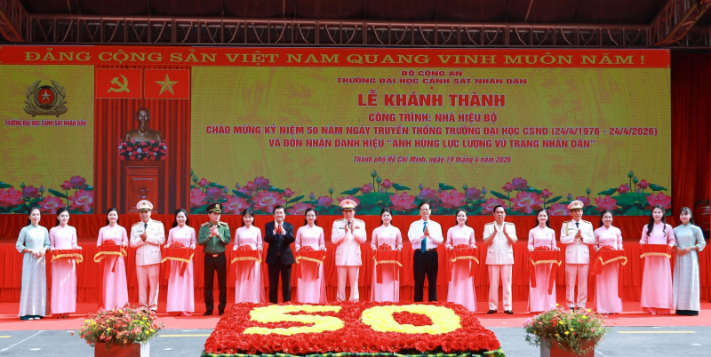 Bộ trưởng Lương Tam Quang dự lễ kỷ niệm 50 năm ngày truyền thống Đại học CSND và đón nhận danh hiệu Anh hùng LLVTND -0