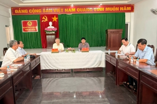 Thiếu tướng, Anh hùng LLVTND Vũ Hùng Vương thăm và làm việc tại Hội Cựu CAND TP Cần Thơ