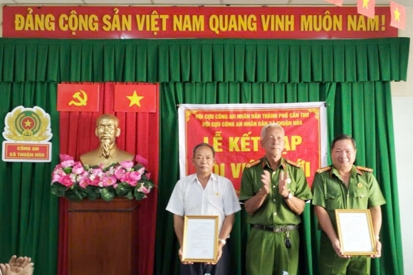 Cần Thơ: Chi hội Cựu CAND xã Thuận Hòa kết nạp hội viên mới, hướng tới thành lập Hội cấp xã