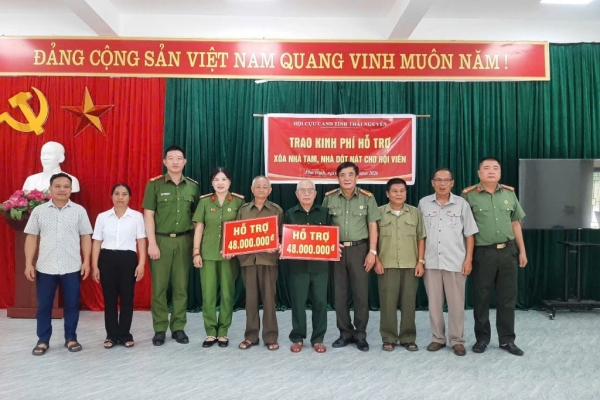 Hội Cựu CAND tỉnh Thái Nguyên hỗ trợ sửa nhà và tri ân các hội viên