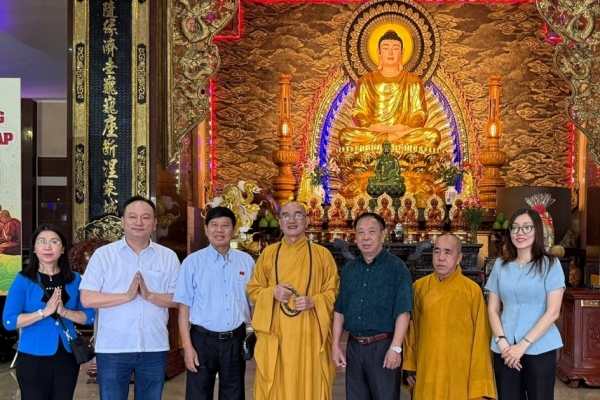 Thiếu tướng, Anh hùng LLVTND Vũ Hùng Vương thăm và làm việc với Ban Trị sự Giáo hội Phật giáo Việt Nam tỉnh Vĩnh Long