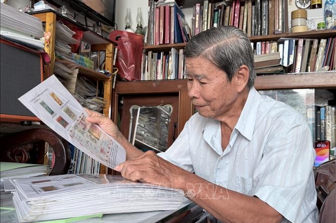 Người lưu giữ hình ảnh Bác Hồ và Hoàng Sa - Trường Sa qua tem bưu chính