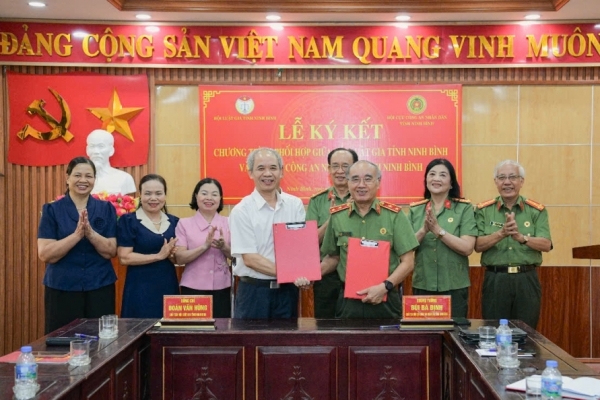 Ninh Bình: Hội Luật gia tỉnh và Hội Cựu CAND tỉnh ký kết Chương trình phối hợp công tác