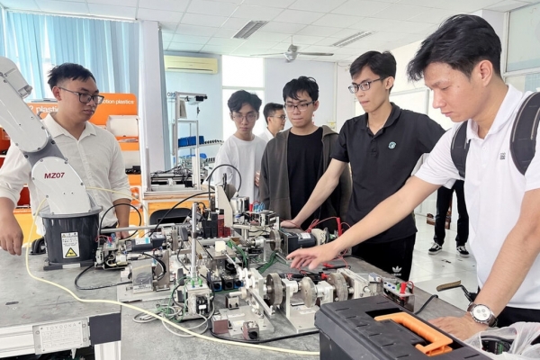 Kết nối trí tuệ toàn cầu, xây dựng nguồn nhân lực AI Việt Nam