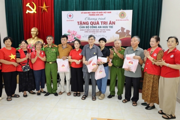 Mặt trận Tổ quốc và các đoàn thể phường Kim Liên chung tay tri ân cựu CAND