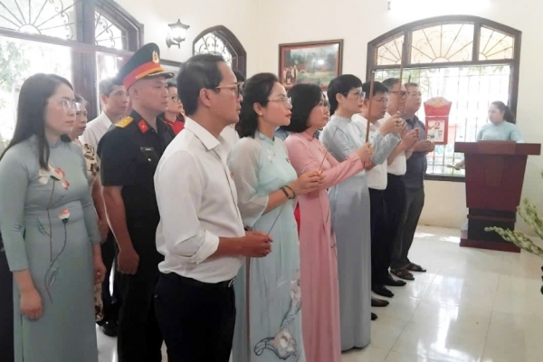 Phường Kim Liên: Dâng hương tại Nhà lưu niệm Bác Hồ dịp 2/9 và 57 năm Ngày mất của Người