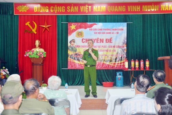 Đưa kỹ năng PCCC đến khu dân cư: Mô hình phối hợp hiệu quả tại Chi hội Cựu CAND 45 và 50 phường Thanh Xuân