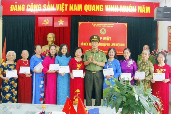 Hà Nội: Hội Cựu CAND phường Tương Mai gặp mặt nữ hội viên nhân Ngày Phụ nữ Việt Nam 20/10