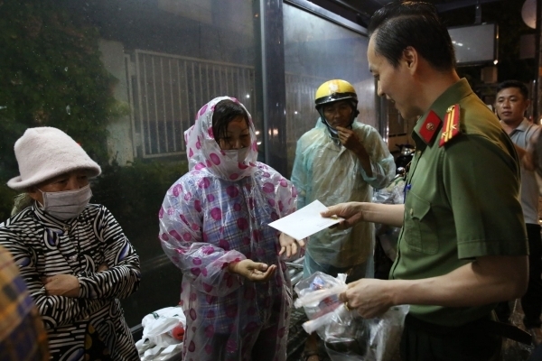 Sẻ chia với những hoàn cảnh khó khăn