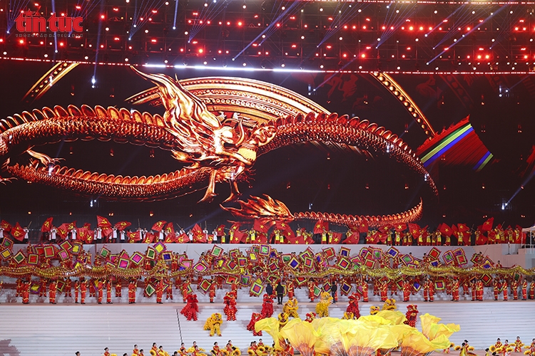 Tổng duyệt Chương trình nghệ thuật đặc biệt 'Dưới lá cờ vẻ vang của Đảng'